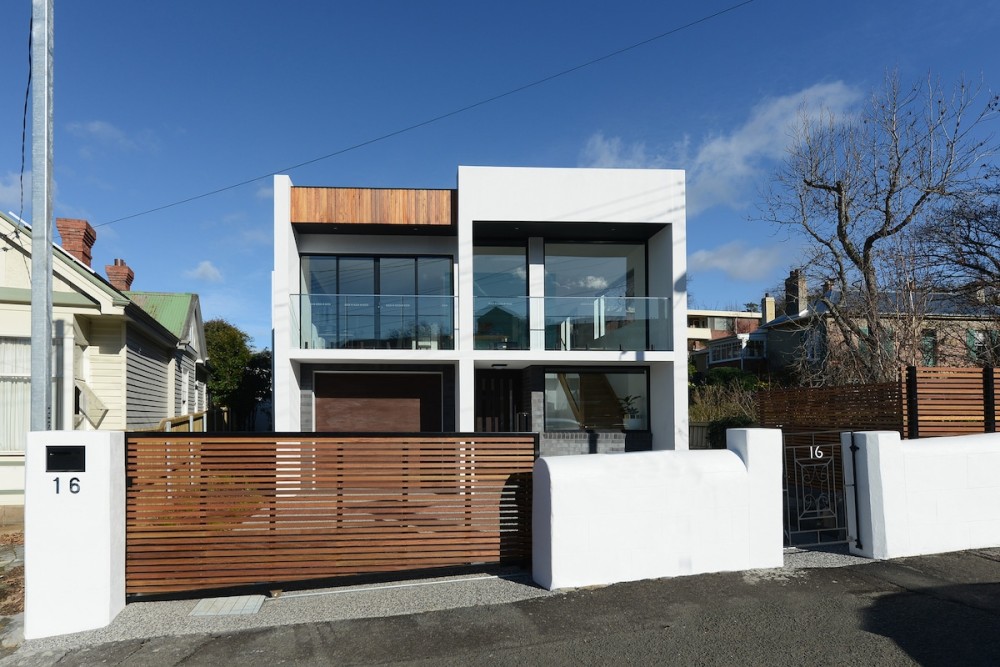 Modern Sandy Bay Apt - Close to Salamanca & CBD — photo 1