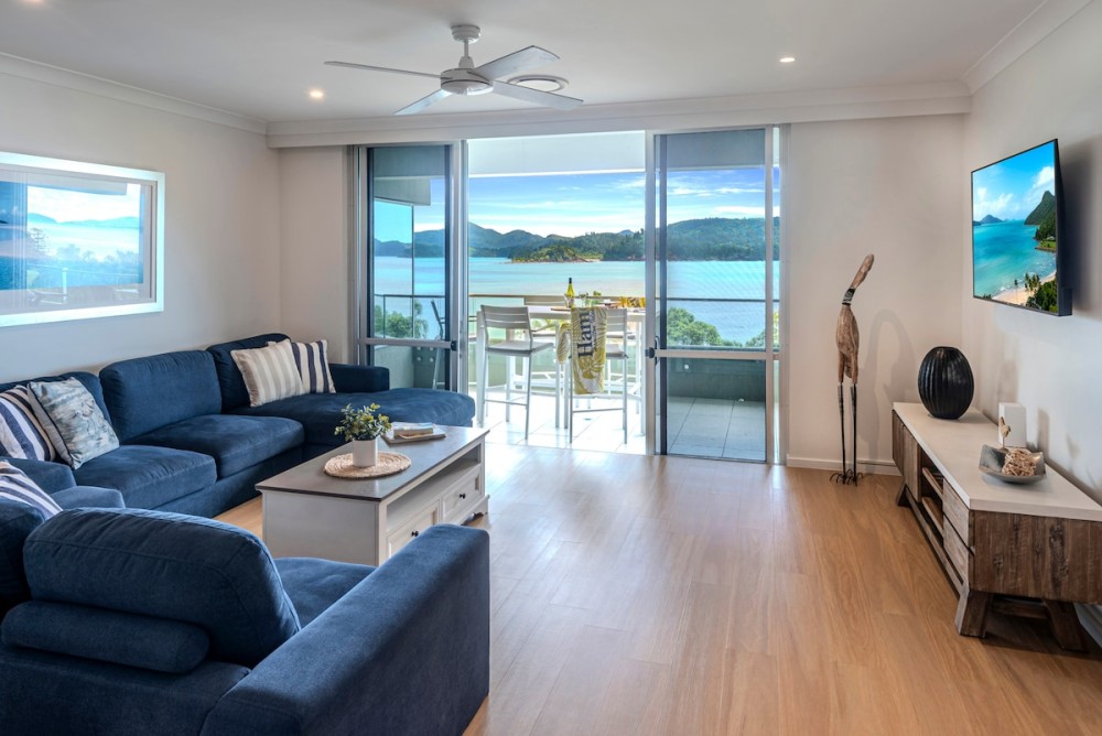 Lagoon 202 on Hamilton Island by HamoRent — photo 1
