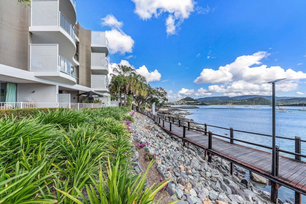 By The Sea Shore Stunning Unit Pool Spa Views — photo 28