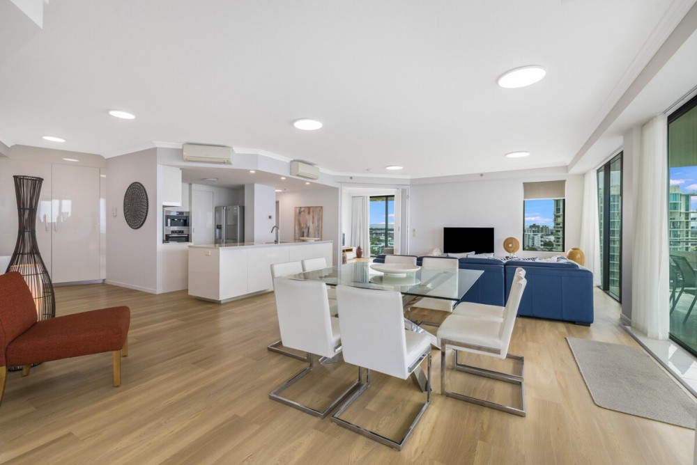 Luxury Sub Penthouse - Beach on Sixth — photo 11