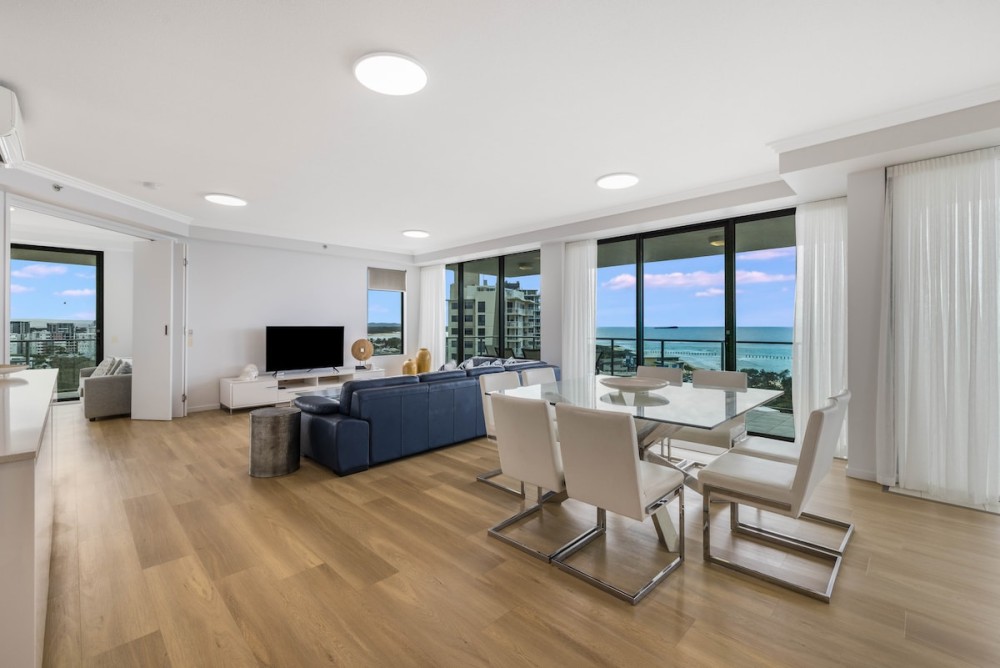 Luxury Sub Penthouse - Beach on Sixth — photo 3