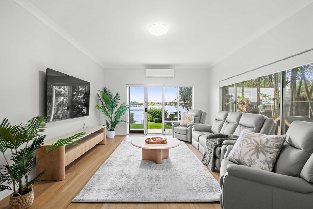 Bribie Waterfront Retreat - Pontoon, Pool & Kayaks — photo 2