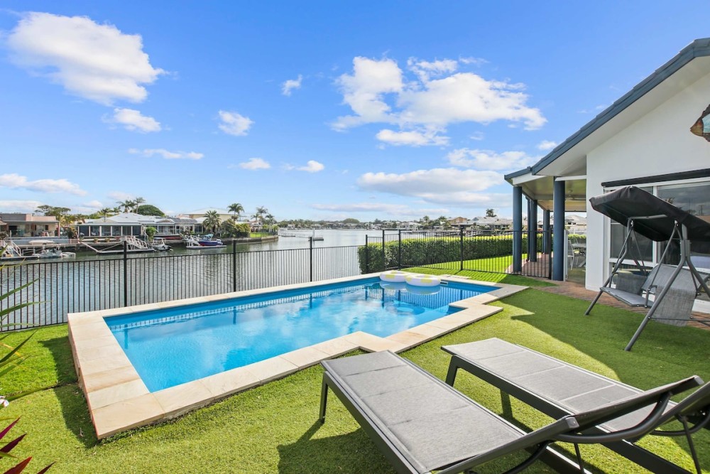 Bribie Waterfront Retreat - Pontoon, Pool & Kayaks — photo 1