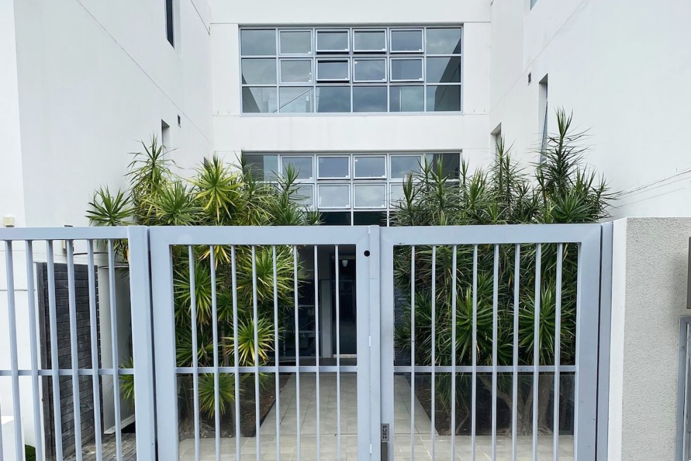 Two Story Brighton Penthouse~AC~Parking~ Views — photo 25