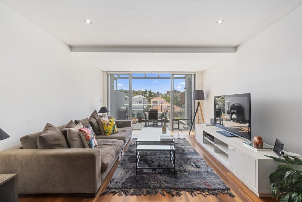 Two Story Brighton Penthouse~AC~Parking~ Views — photo 6