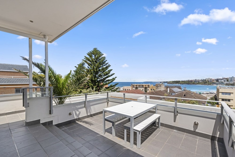 Two Story Brighton Penthouse~AC~Parking~ Views — photo 8