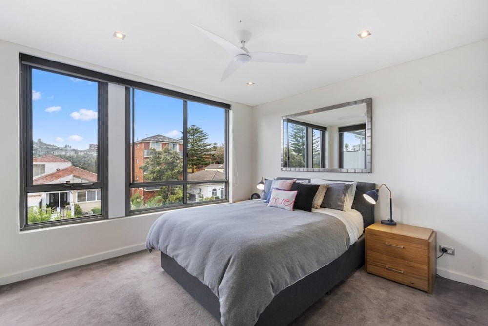 Two Story Brighton Penthouse~AC~Parking~ Views — photo 5