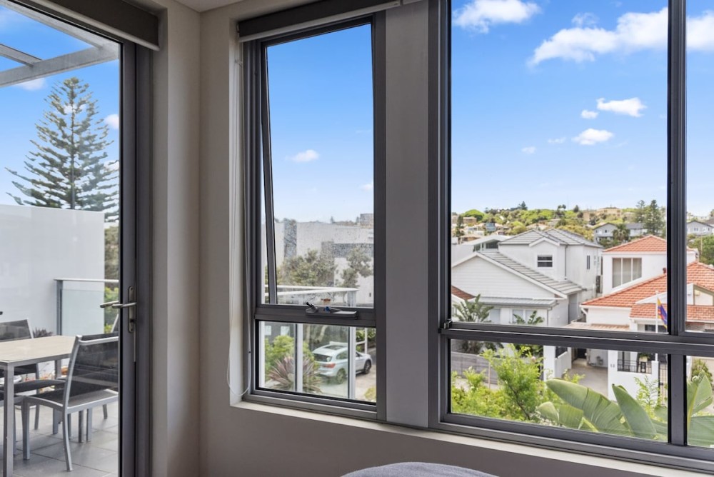 Two Story Brighton Penthouse~AC~Parking~ Views — photo 15