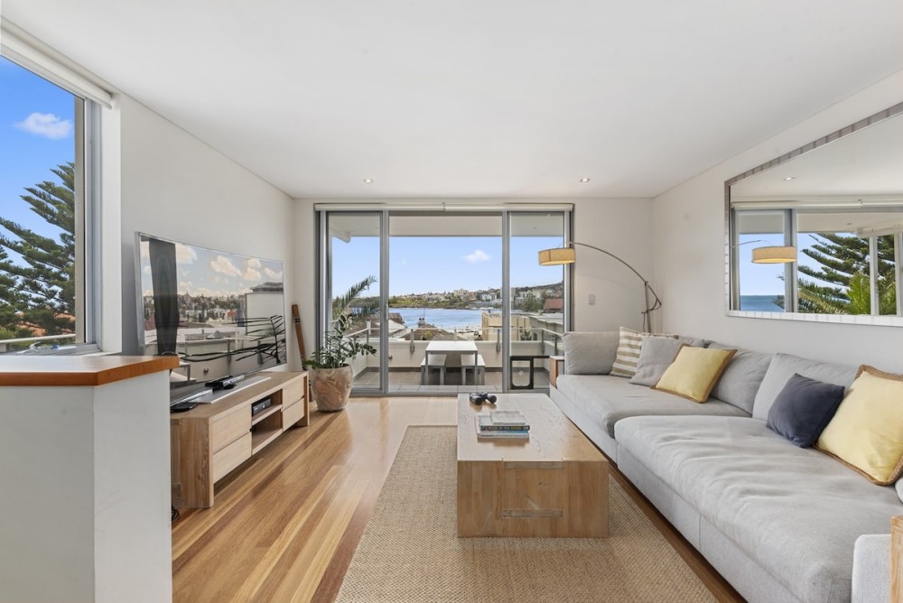 Two Story Brighton Penthouse~AC~Parking~ Views — photo 2