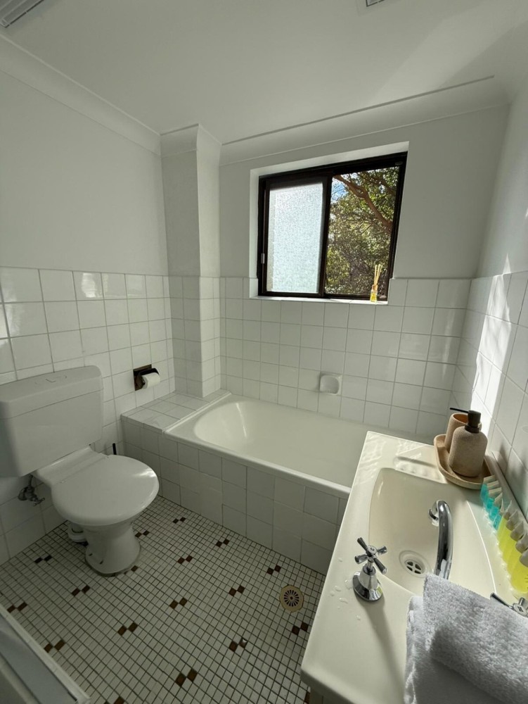 Airy Cronulla beach escape 2 bed — photo 11