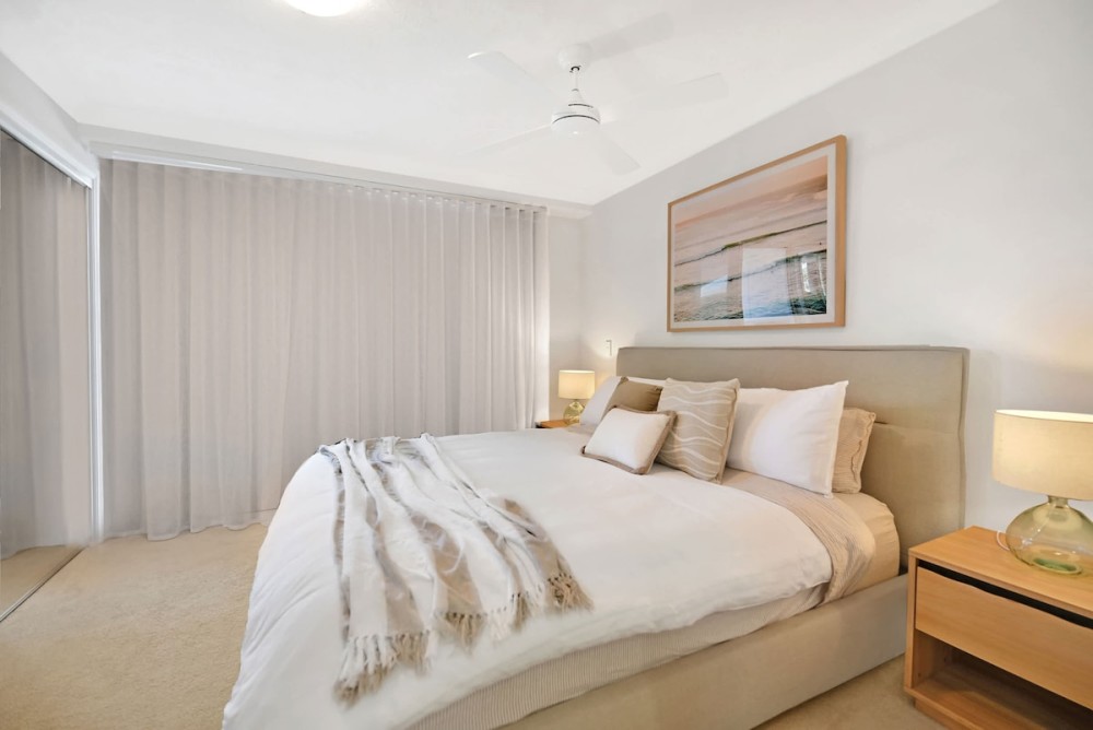 Seaside Getaway King Bed Large Courtyard - Parking — photo 12