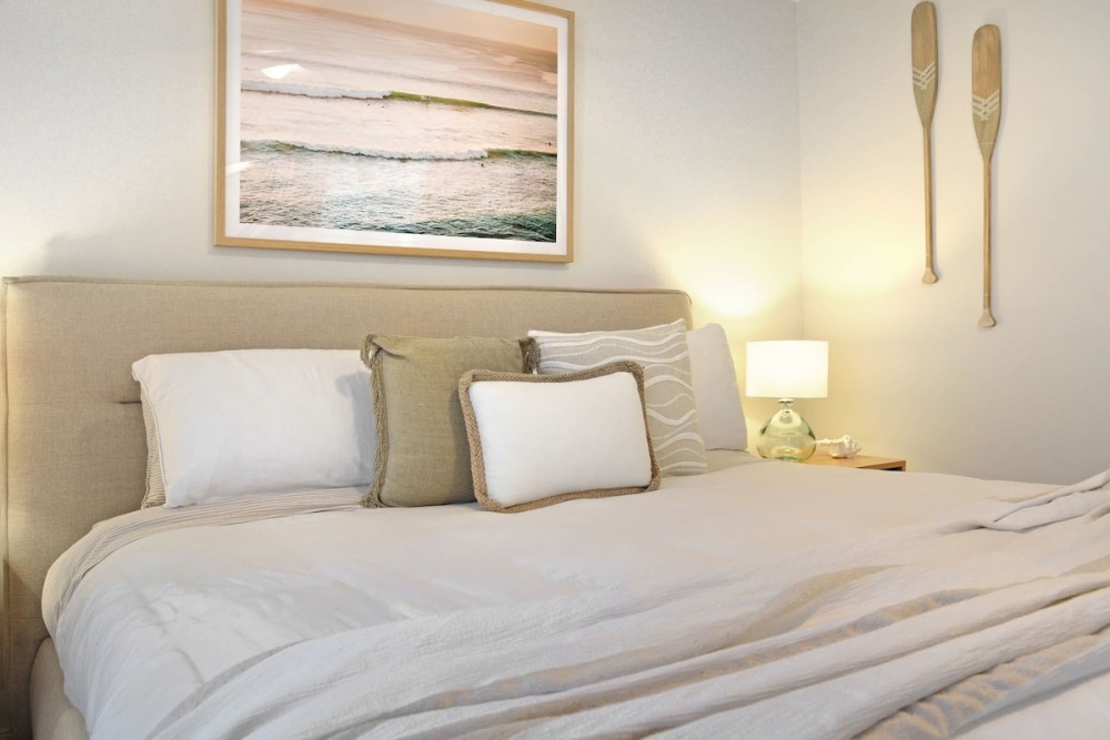 Seaside Getaway King Bed Large Courtyard - Parking — photo 13