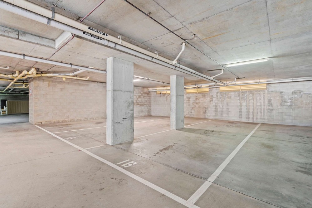 Dual Level Privacy w Rooftop Terrace 2 Carpark — photo 12