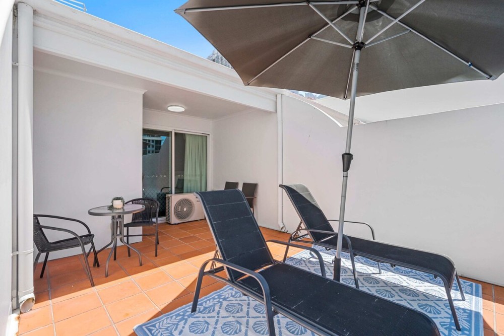 Dual Level Privacy w Rooftop Terrace 2 Carpark — photo 17