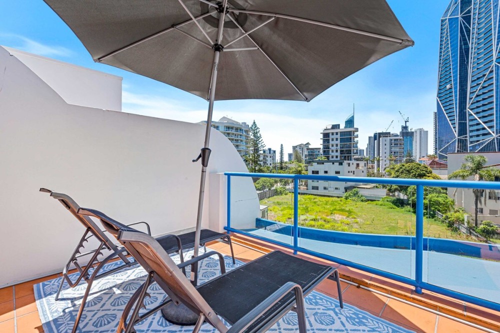 Dual Level Privacy w Rooftop Terrace 2 Carpark — photo 14