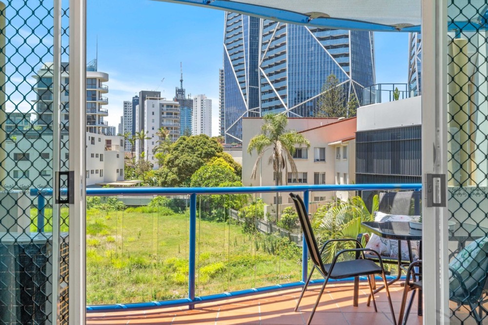 Dual Level Privacy w Rooftop Terrace 2 Carpark — photo 16