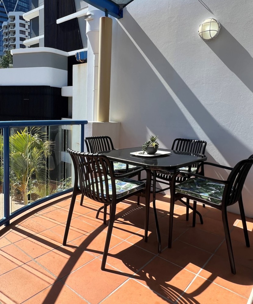 Dual Level Privacy w Rooftop Terrace 2 Carpark — photo 13
