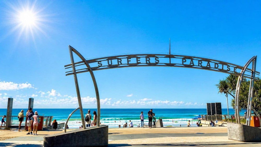 Surfers 1BR Retreat: Pool, Spa, Gym & Fast Wi-Fi — photo 27