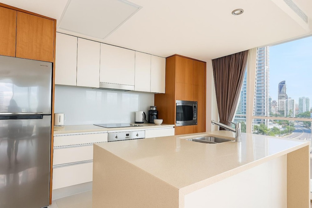 Surfers 1BR Retreat: Pool, Spa, Gym & Fast Wi-Fi — photo 7