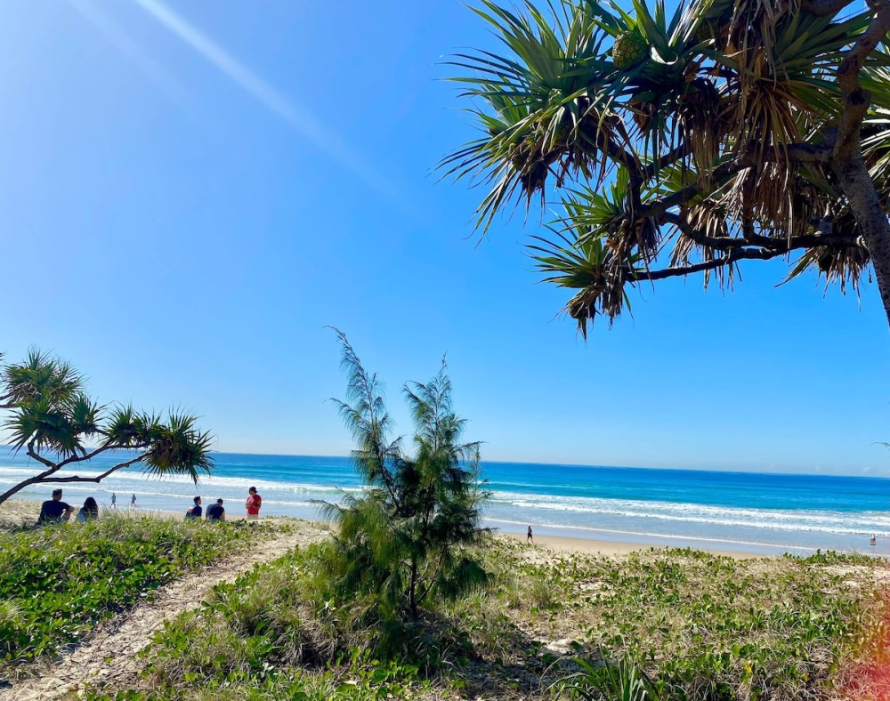 Surfers 1BR Retreat: Pool, Spa, Gym & Fast Wi-Fi — photo 29
