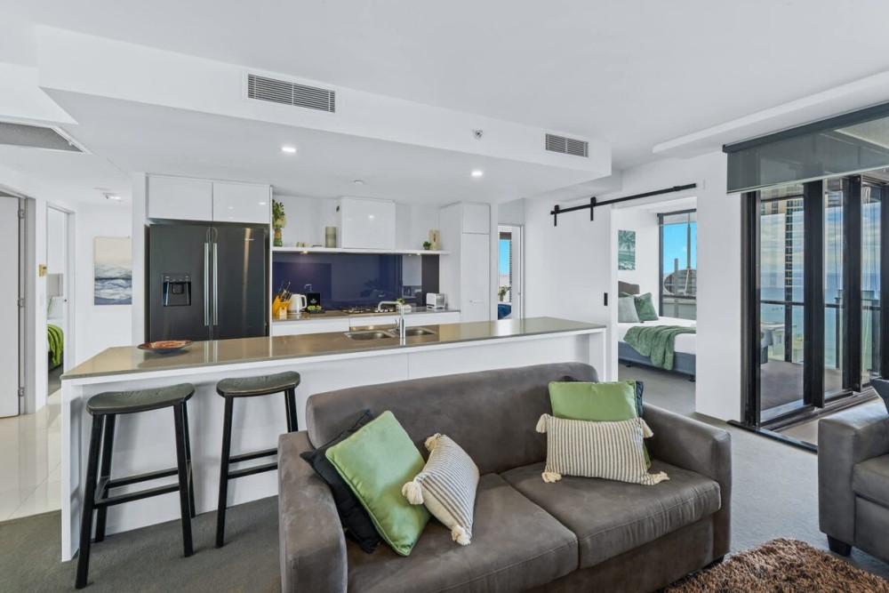 Level 43 Sky High 3BR Ocean View Apartment — photo 17