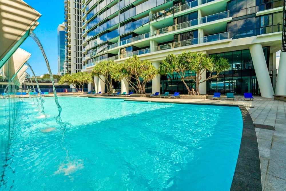 Level 43 Sky High 3BR Ocean View Apartment — photo 2