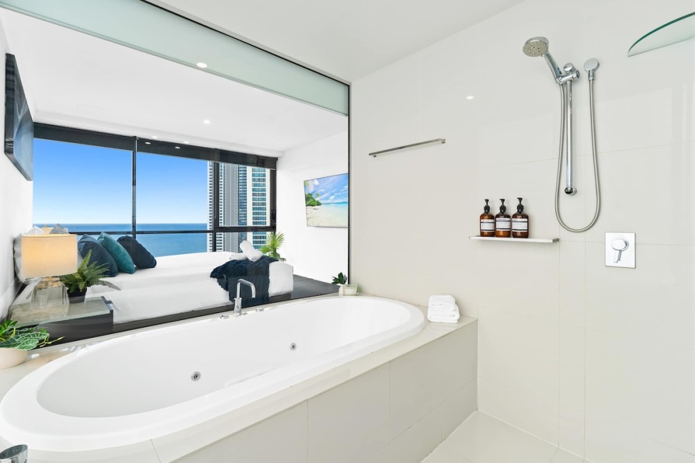 Level 43 Sky High 3BR Ocean View Apartment — photo 18