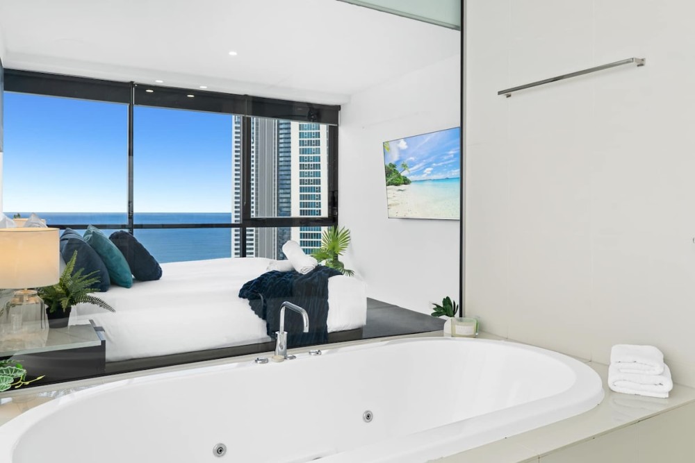 Level 43 Sky High 3BR Ocean View Apartment — photo 13