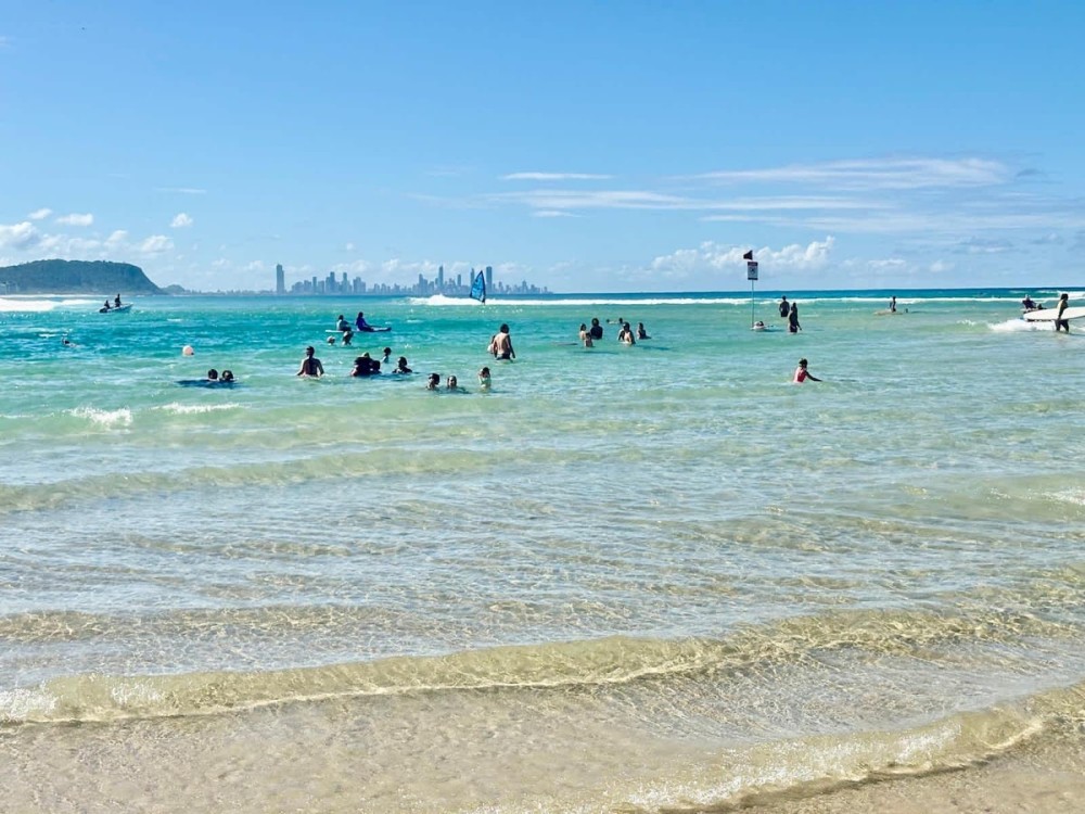 Designer Kirra Beach Family Home — photo 28