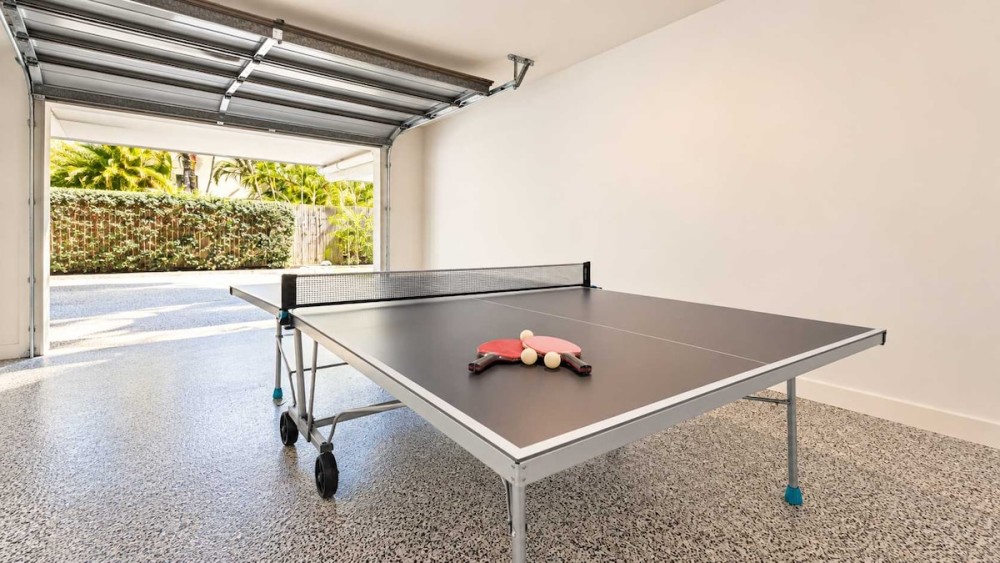 Designer Kirra Beach Family Home — photo 25