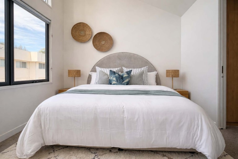 Designer Kirra Beach Family Home — photo 7