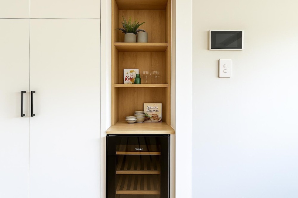 Designer Kirra Beach Family Home — photo 41