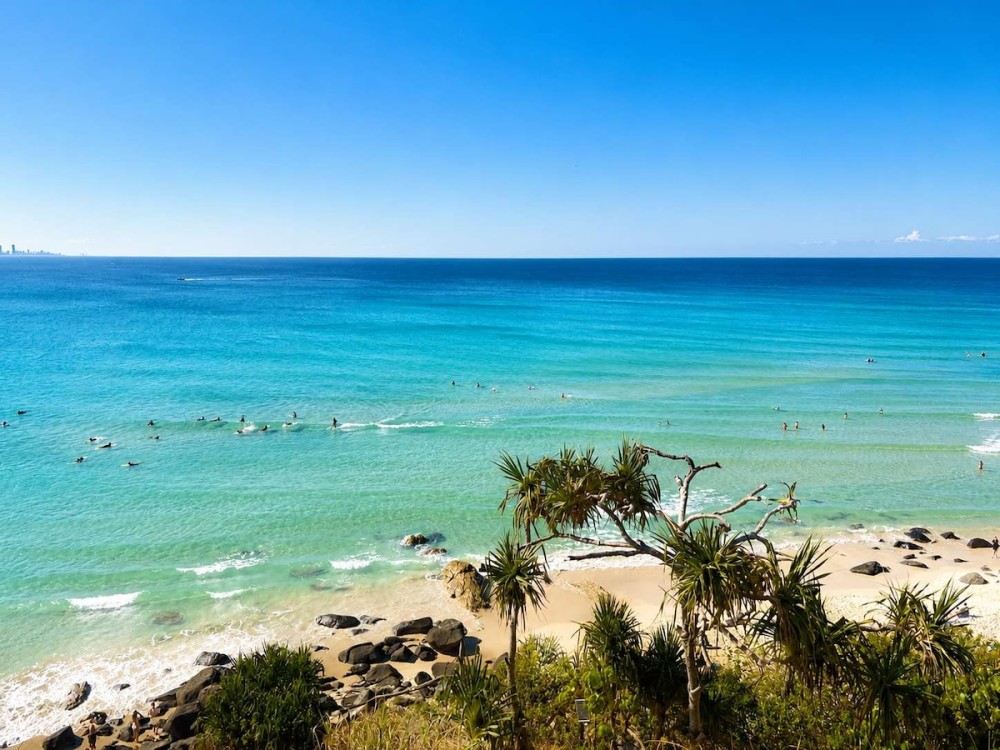 Designer Kirra Beach Family Home — photo 79