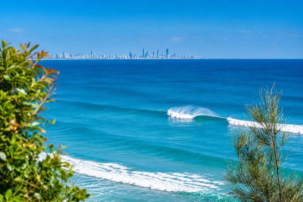 Designer Kirra Beach Family Home — photo 39