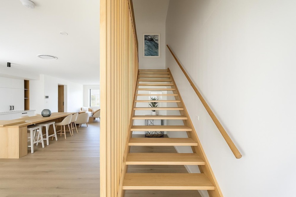 Designer Kirra Beach Family Home — photo 46