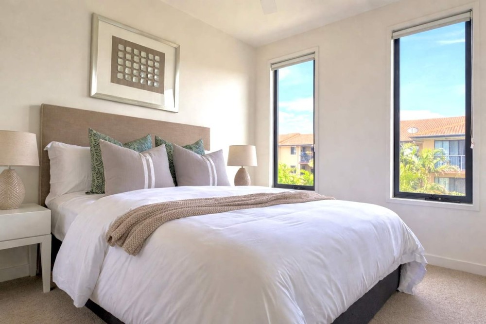 Designer Kirra Beach Family Home — photo 2