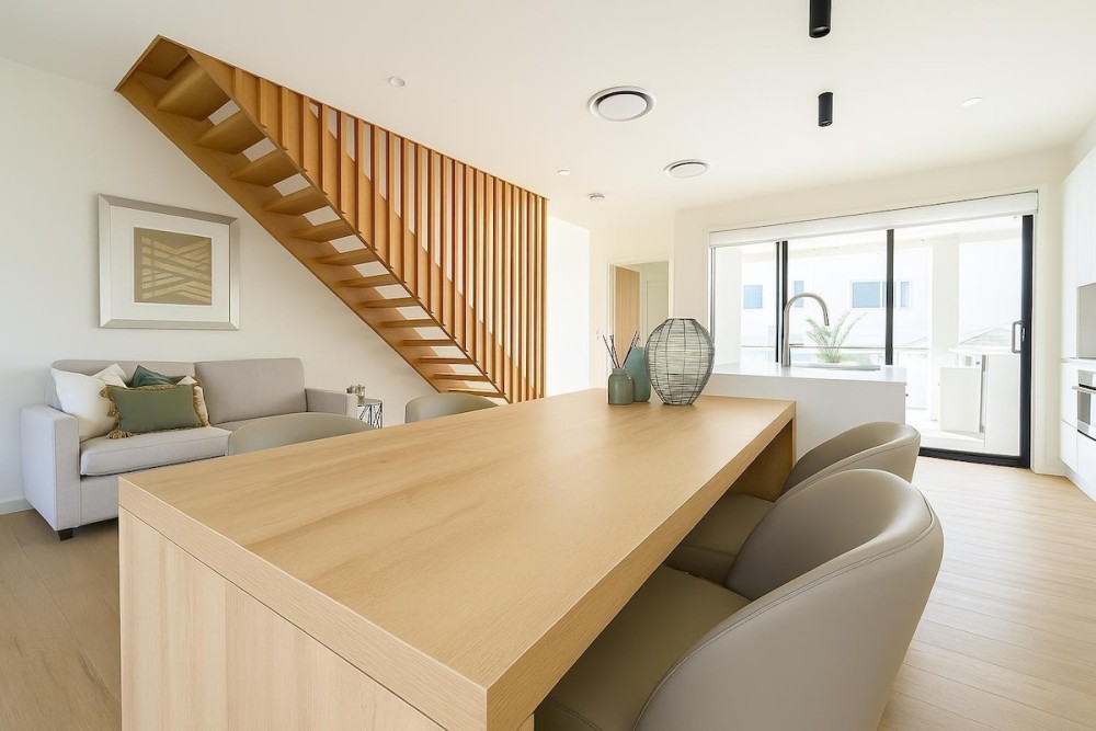 Designer Kirra Beach Family Home — photo 47