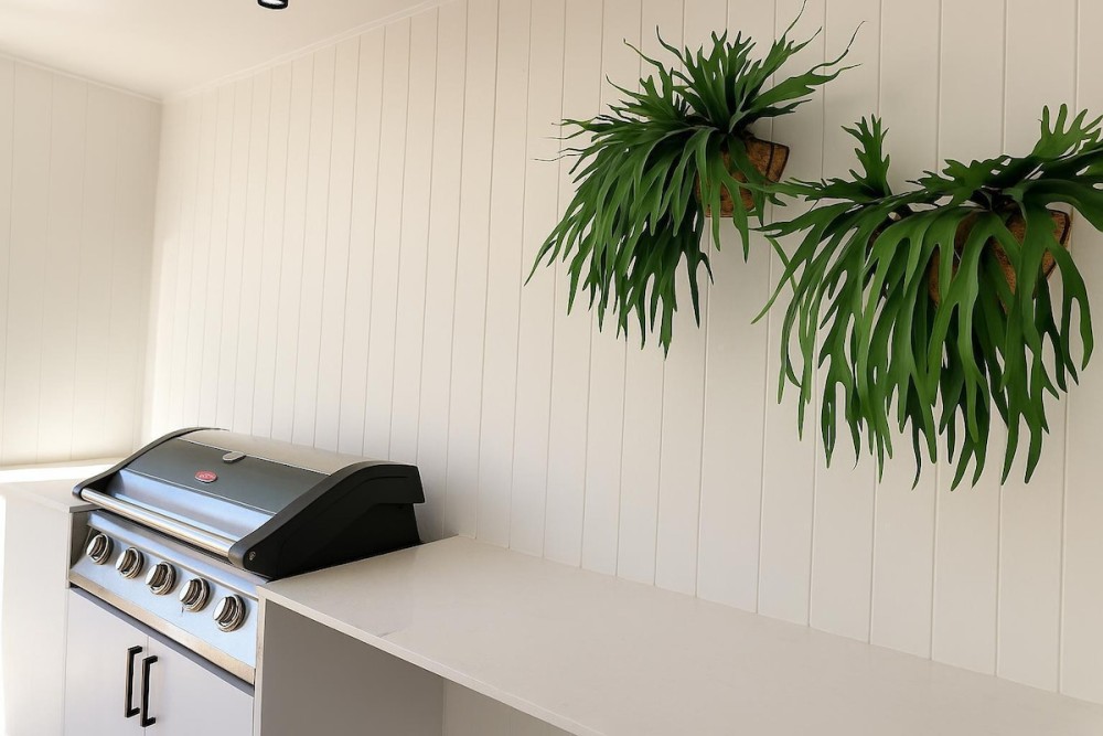 Designer Kirra Beach Family Home — photo 57