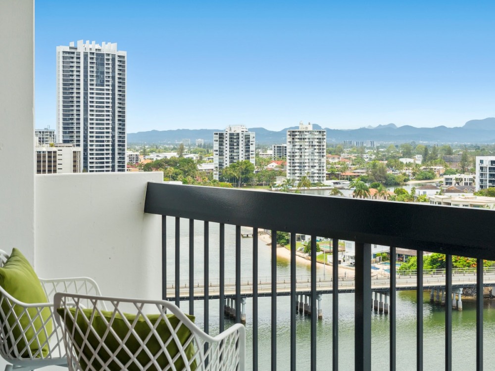 12th-Floor Riverfront Retreat Views Walk to Beach — photo 17