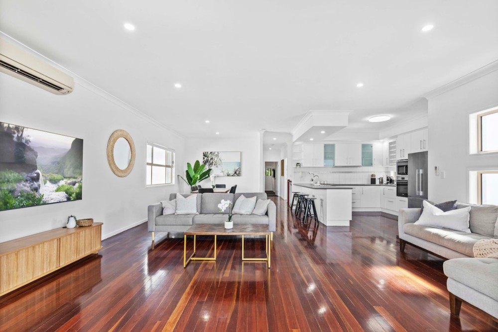 Manly Oasis 5BR - 3 King Beds, Pool, BBQ — photo 2