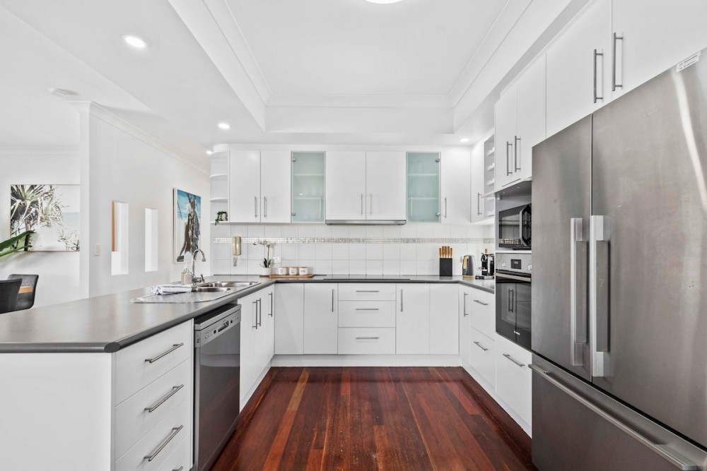 Manly Oasis 5BR - 3 King Beds, Pool, BBQ — photo 8
