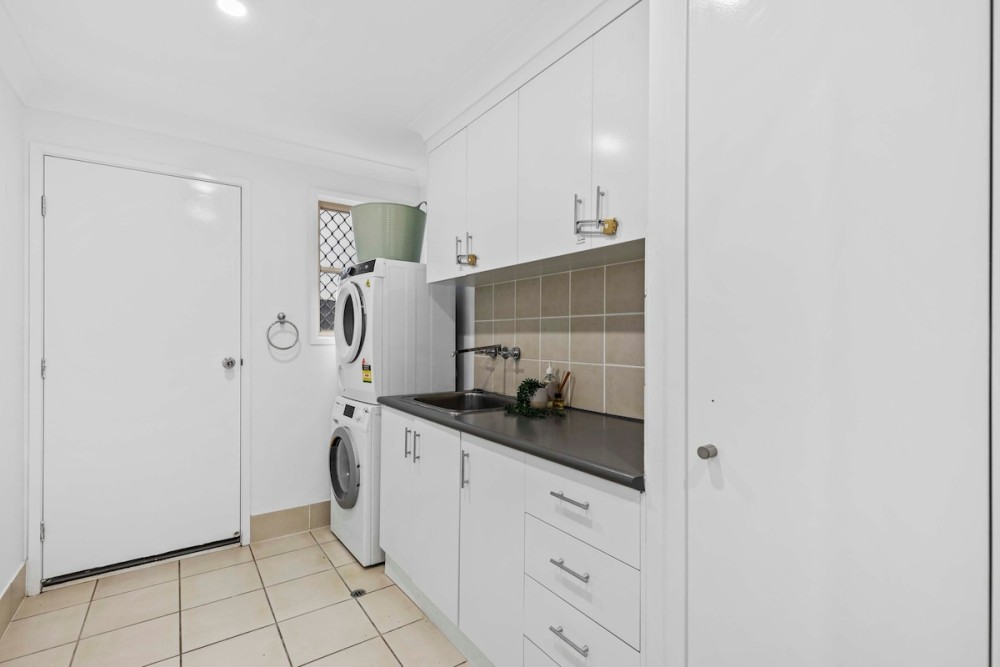 Manly Oasis 5BR - 3 King Beds, Pool, BBQ — photo 31