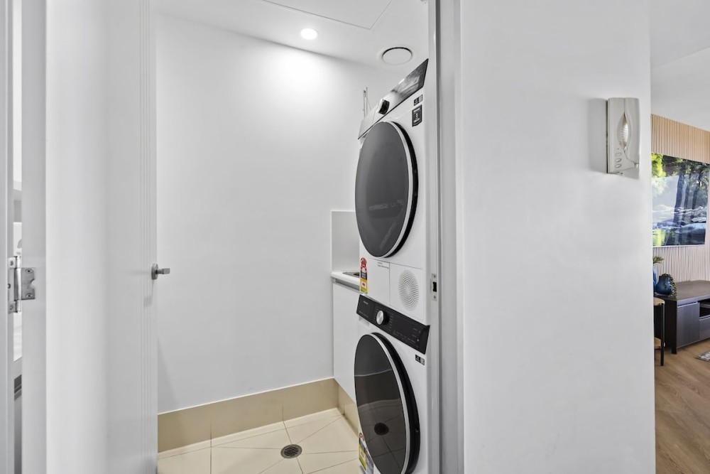 Circle on Cavill 4 Bedroom Executive Sub Penthouse — photo 27