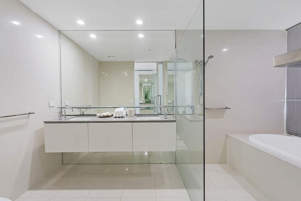 Circle on Cavill 4 Bedroom Executive Sub Penthouse — photo 19