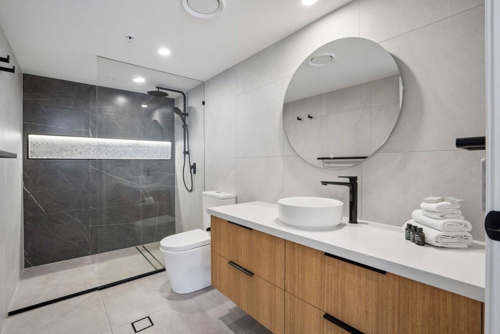 Chevron Renaissance 3 Bedroom - Sub Penthouse — photo 22