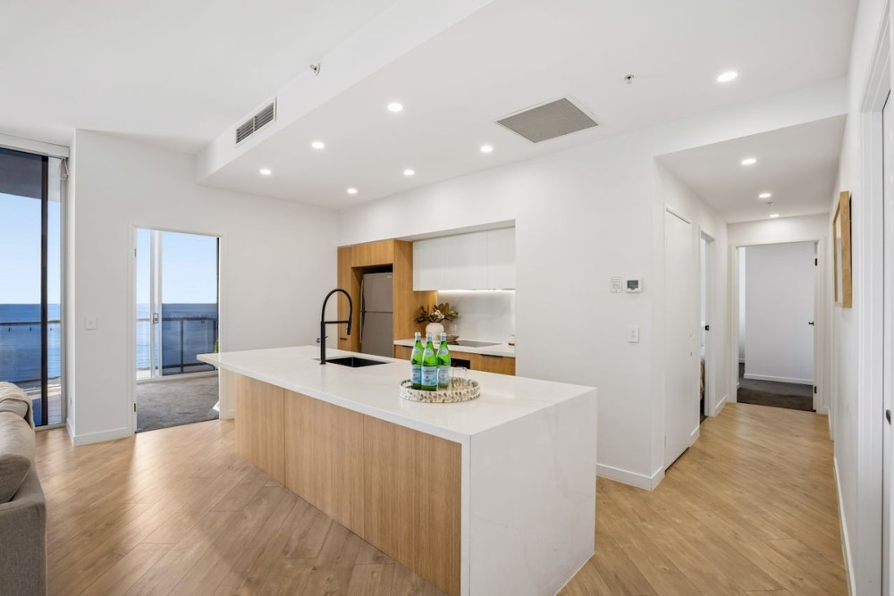 Chevron Renaissance 3 Bedroom - Sub Penthouse — photo 9