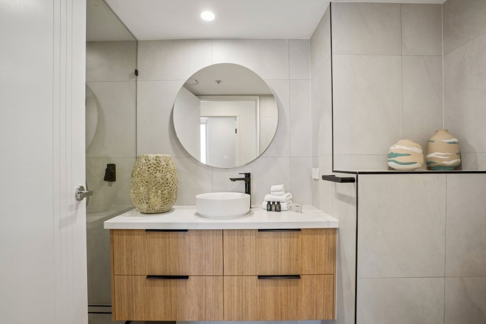 Chevron Renaissance 3 Bedroom - Sub Penthouse — photo 21