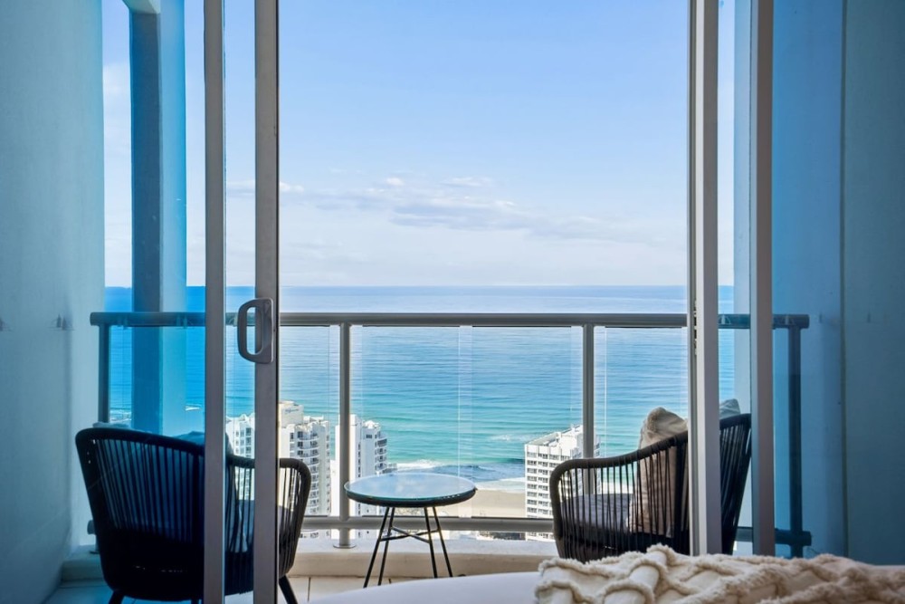 Chevron Renaissance 3 Bedroom - Sub Penthouse — photo 18