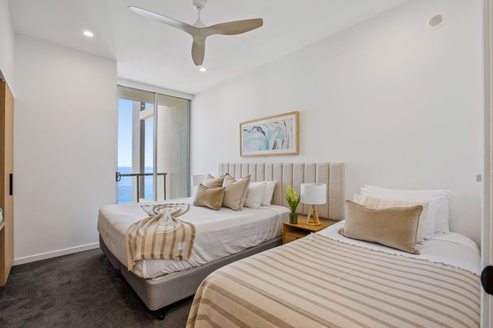 Chevron Renaissance 3 Bedroom - Sub Penthouse — photo 19