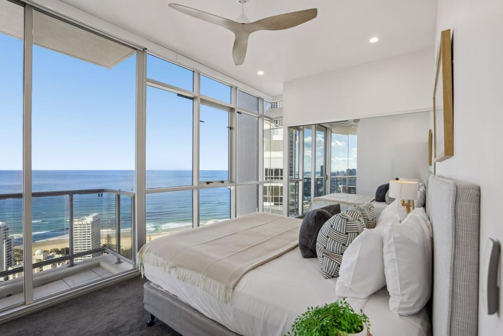 Chevron Renaissance 3 Bedroom - Sub Penthouse — photo 15